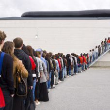 עומדים בתור - אילוסטרציה לזמן המתנה ממושך